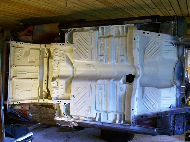 Min gamle 1970 Dodge Challenger R/T - Her har det meste af bunden fået grunder billede 6