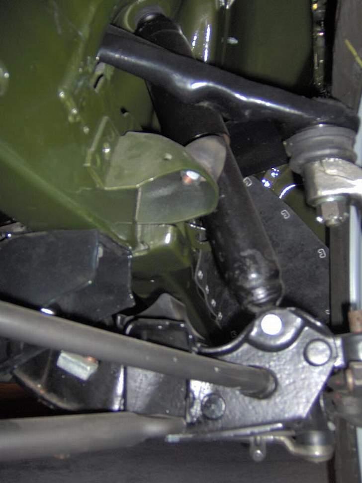 Min gamle 1970 Dodge Challenger R/T - Styretøjet er ved at blive samlet. Her er det øverste bærearm i førersiden billede 13