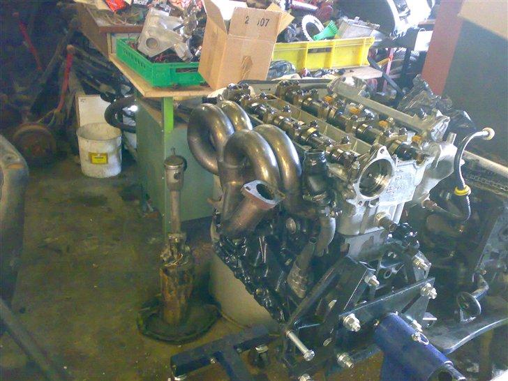 Delene til min motor + opbygning - Måske en manifold i denne stil.. er ikke helt sikker... billede 7