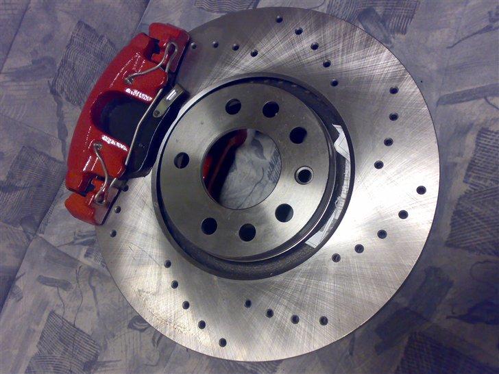 Delene til min motor + opbygning - I500 bremser, 308 x 25 mm, og skal have I500 bremser i bag også.. 286 x 10 mm  burde kunne stoppe en lille sløv astra billede 12