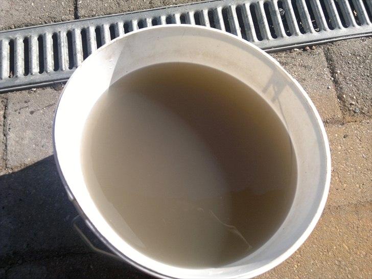 Hoved rengøring af bil - Spand nr 1 under rengøring billede 18