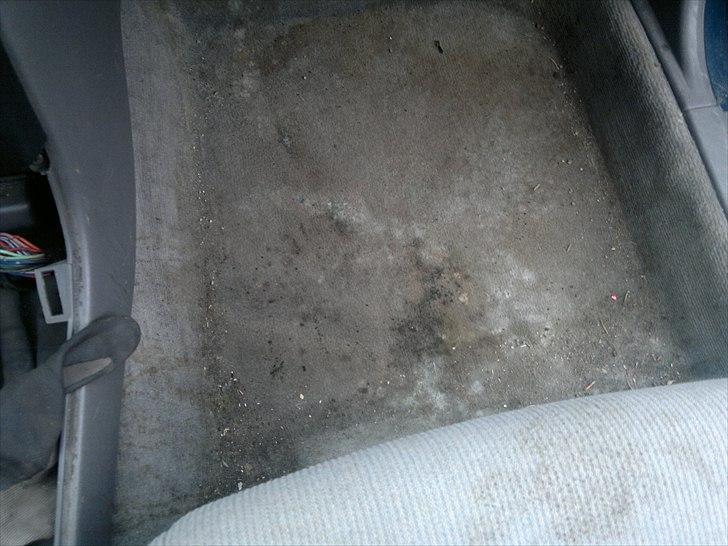 Hoved rengøring af bil - Passager side Foran Højre side inden start billede 5