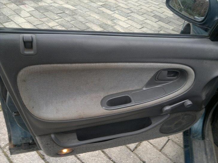 Hoved rengøring af bil - Dørbeklædning Fordør Venstre side  inden start billede 3