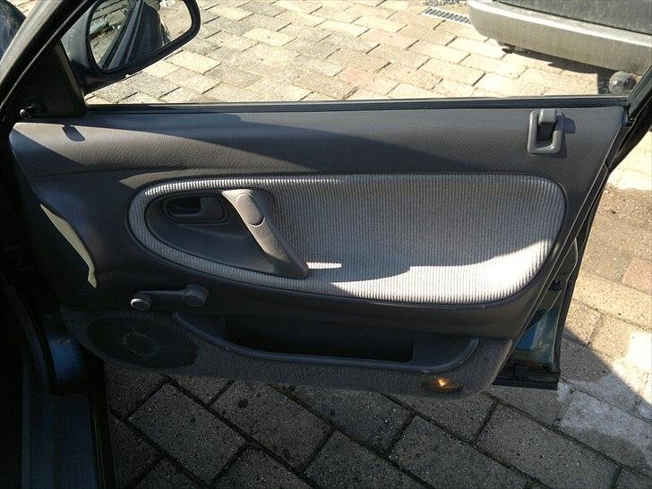 Hoved rengøring af bil - Det færdige Resultat Dørbeklædning højre side Foran billede 23