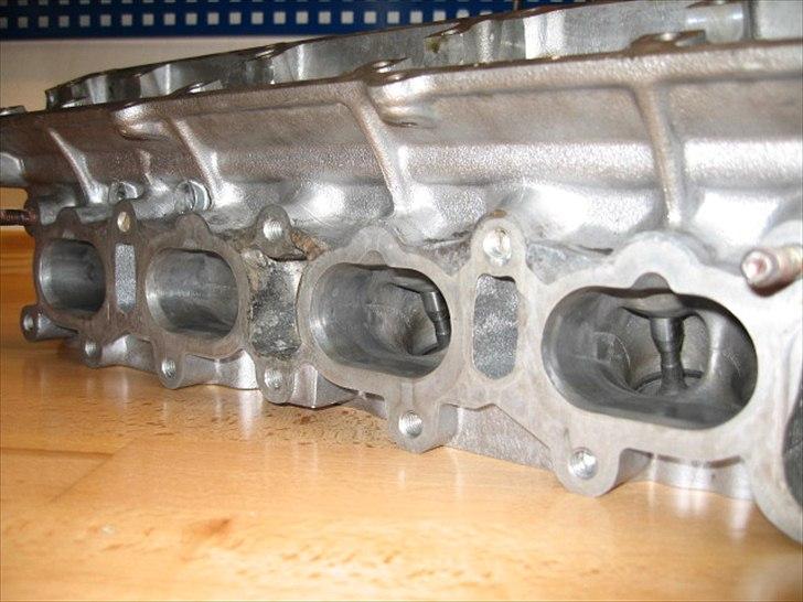 CA18DET-CA20DET  - Toppen er renoveret og ventil sæder er lavet om
Skarpe ventiler, overgange tilpasset ned gennem manifold, for optimalt flow. billede 104