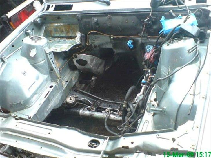 Opbygning af e30 Bmw 345i turbo - Bilen kommer oprindelig fra schweiz og de 12 år den har kørt i Dk har den fået 6 g. tektyl så en gang højtryksrensning var påkrævet. billede 2