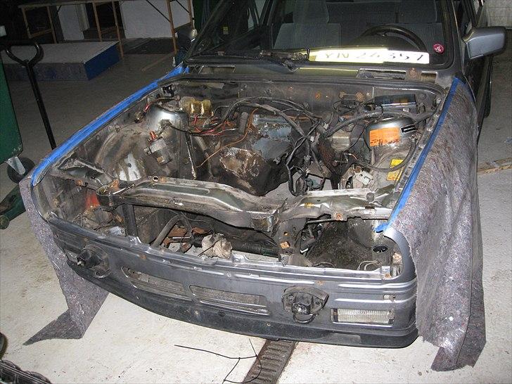 Opbygning af e30 Bmw 345i turbo - Opstart på projektet. Min gamle 325'er er flået ud og festen kan så småt begynde... billede 1