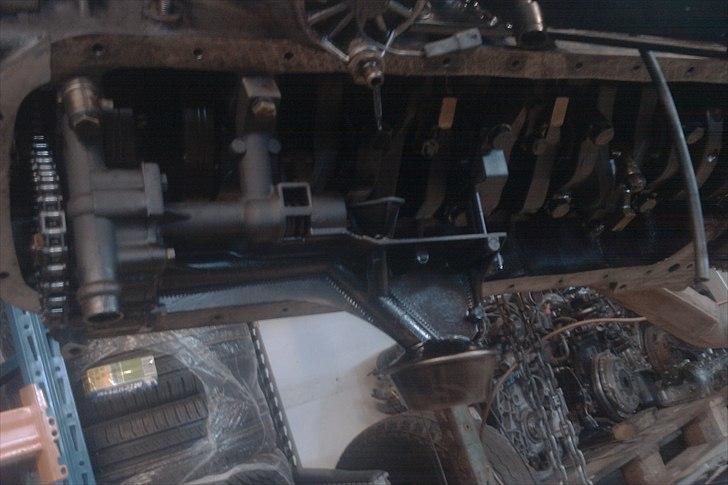 Opbygning af e30 Bmw 345i turbo - Det originale bundkar og oliepumpen kan ikke være der. billede 13