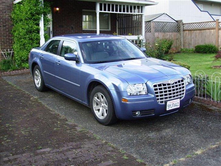 Lidt billeder fra en bilautists USA rejser! - Tja - i maj 2007  tog vi så afsted  til USA igen! Oog ENDELIG lykkedes det mig at få fingre i en Chrysler 300! ;-) dog ikke en Cér med V8, men en Touring med 3.5 liters V6 og 250 HK. kan vel også gå an...... Eneste mangel på vognen var AT DEN IKKE VAR GANGSTERSORT ;-) billede 48