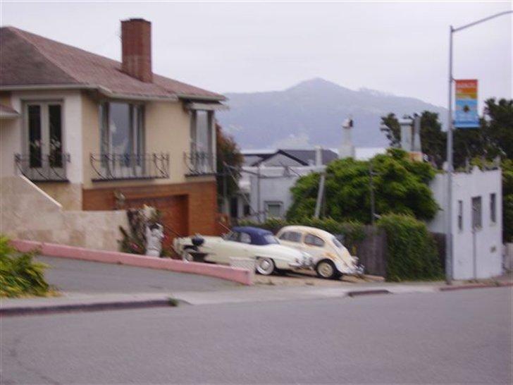 Lidt billeder fra en bilautists USA rejser! - Et lille hus med nogle gode biler i den lille by Sausalito, der ligger lige nord for San Francisco og Golden Gate. billede 52