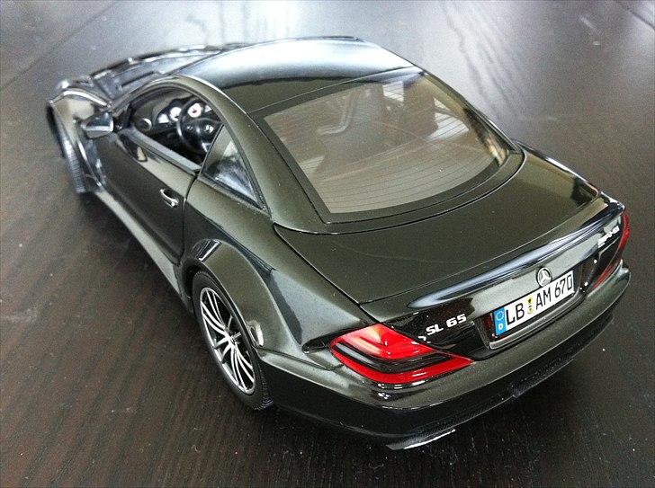 1:18 Modelbiler - 1:18 Minichamps Mercedes Benz SL 65 AMG Black Series billede 24