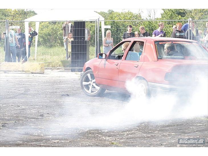 {{currentPhoto.altText}} billede {{currentPhoto.number}}