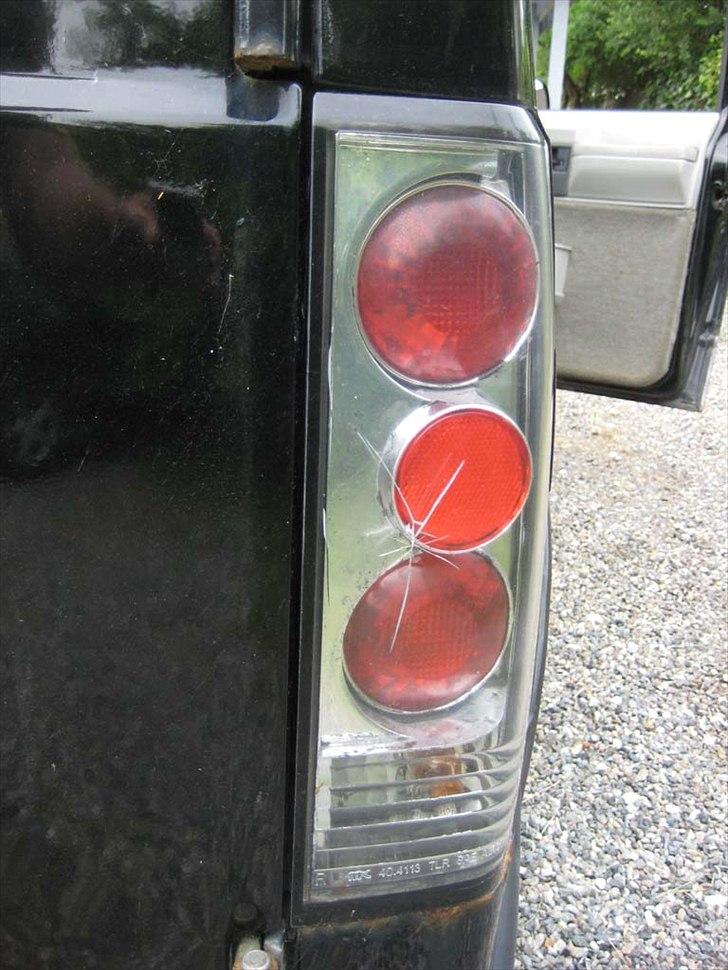 Astro van 1989 - Fra Skrot til Slot - Som skrevet - lækre chrom baglygter - men synsmanden går ALDRIG med til de skader de har. billede 6