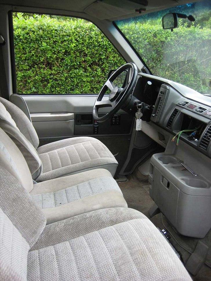 Astro van 1989 - Fra Skrot til Slot - Kabinen står rimeligt, gulvtæppet er dog for ødelagt og bliver udskiftet snarest - efter syn. billede 9