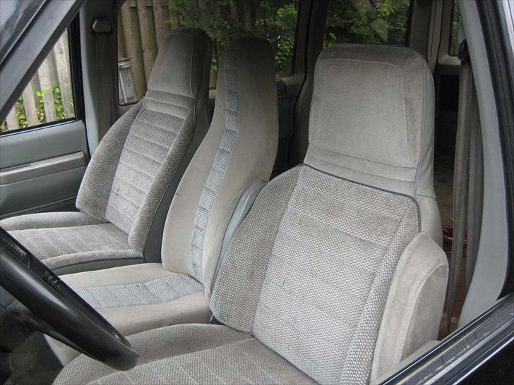 Astro van 1989 - Fra Skrot til Slot - Sæderne er faktisk OK, men midtersædet ryger ud og hvis ikke jeg kan finde et originat midtersæde så bygger jeg et bord op imellem fører og passagersæde. billede 10