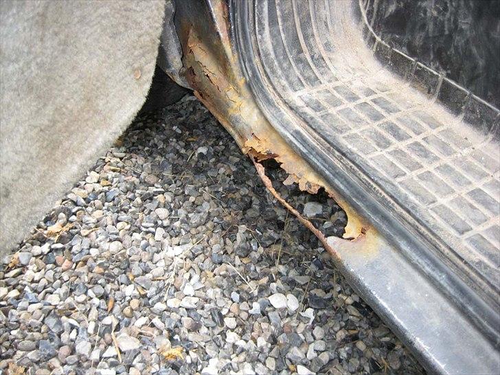 Astro van 1989 - Fra Skrot til Slot - Trinbrædtet i førersiden - træd varsomt ellers ryger du igennem. billede 21