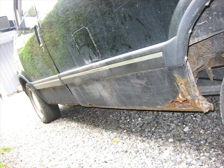 Astro van 1989 - Fra Skrot til Slot - Her ses det rådne panel i førersiden...... billede 24