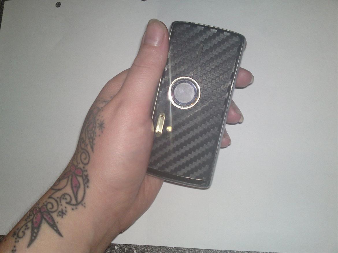 Lidt folie  - Min mobil , ren kedsomhed , så blev den pakket lidt ind i Carbon folie billede 9