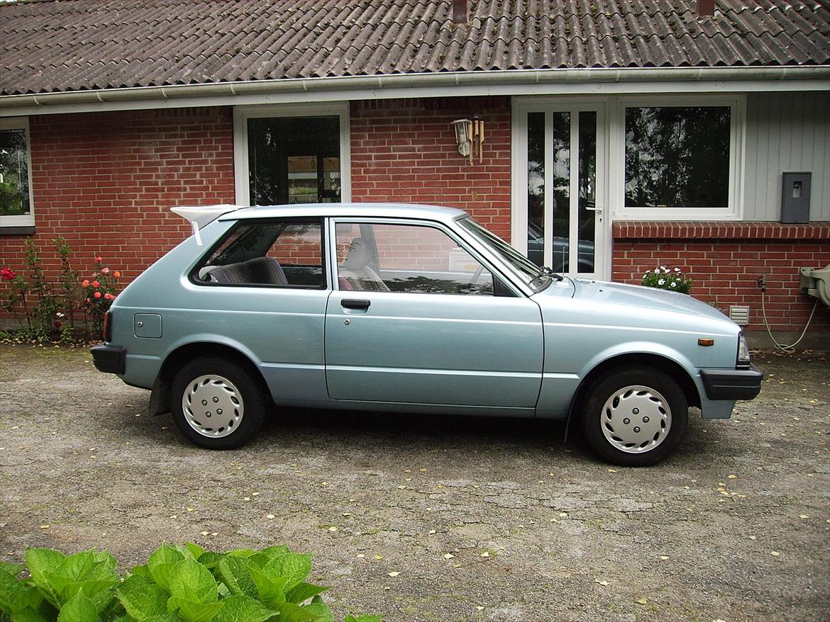 toyota starlet kp60 projekt - min RWD spoile monteret med tape på min nyindkøbte bil :D  billede 23