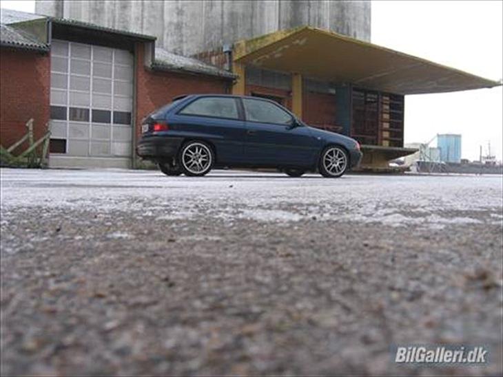 {{currentPhoto.altText}} billede {{currentPhoto.number}}