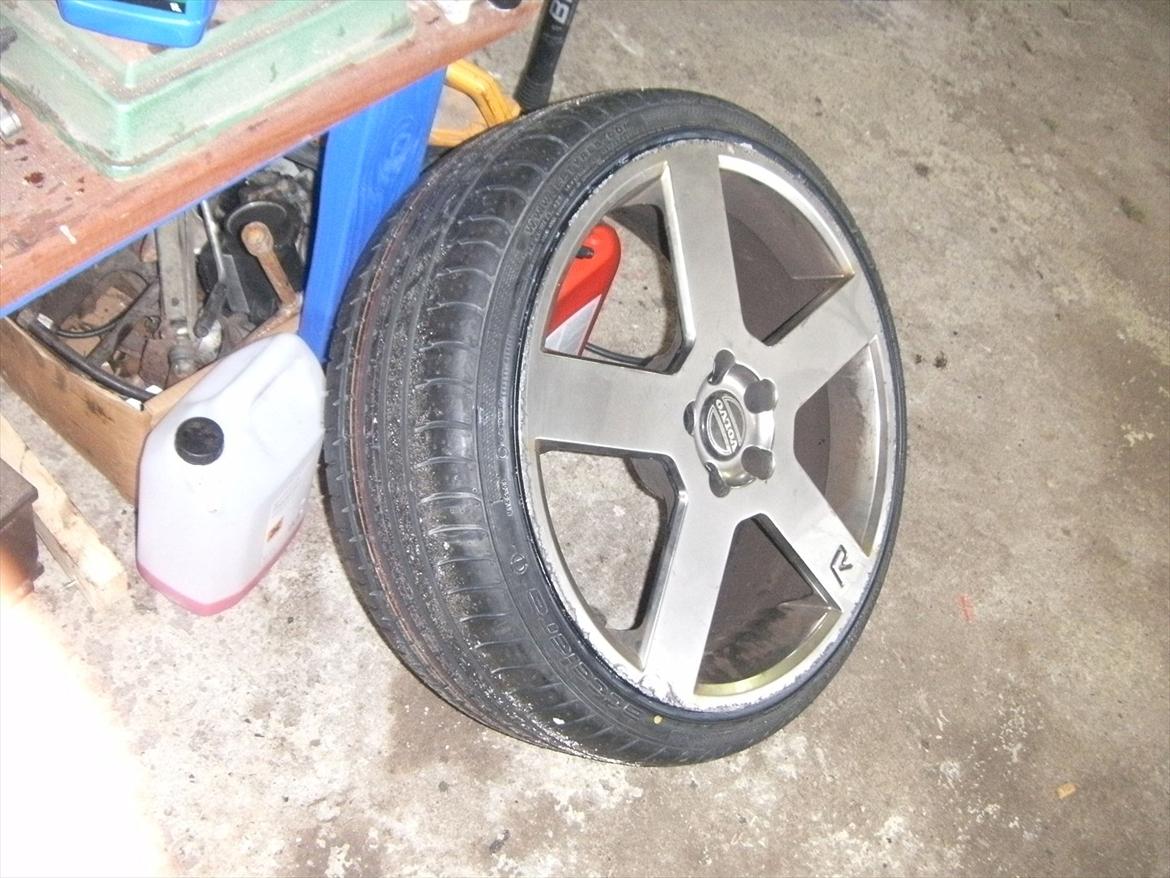 En dag ved Volvo manden.  - Igen. Volvo " R " fælge med nye fordæk.  billede 24