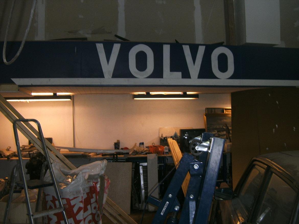 En dag ved Volvo manden.  - Volvo skiltet som den gamle lavede til ham :) billede 35