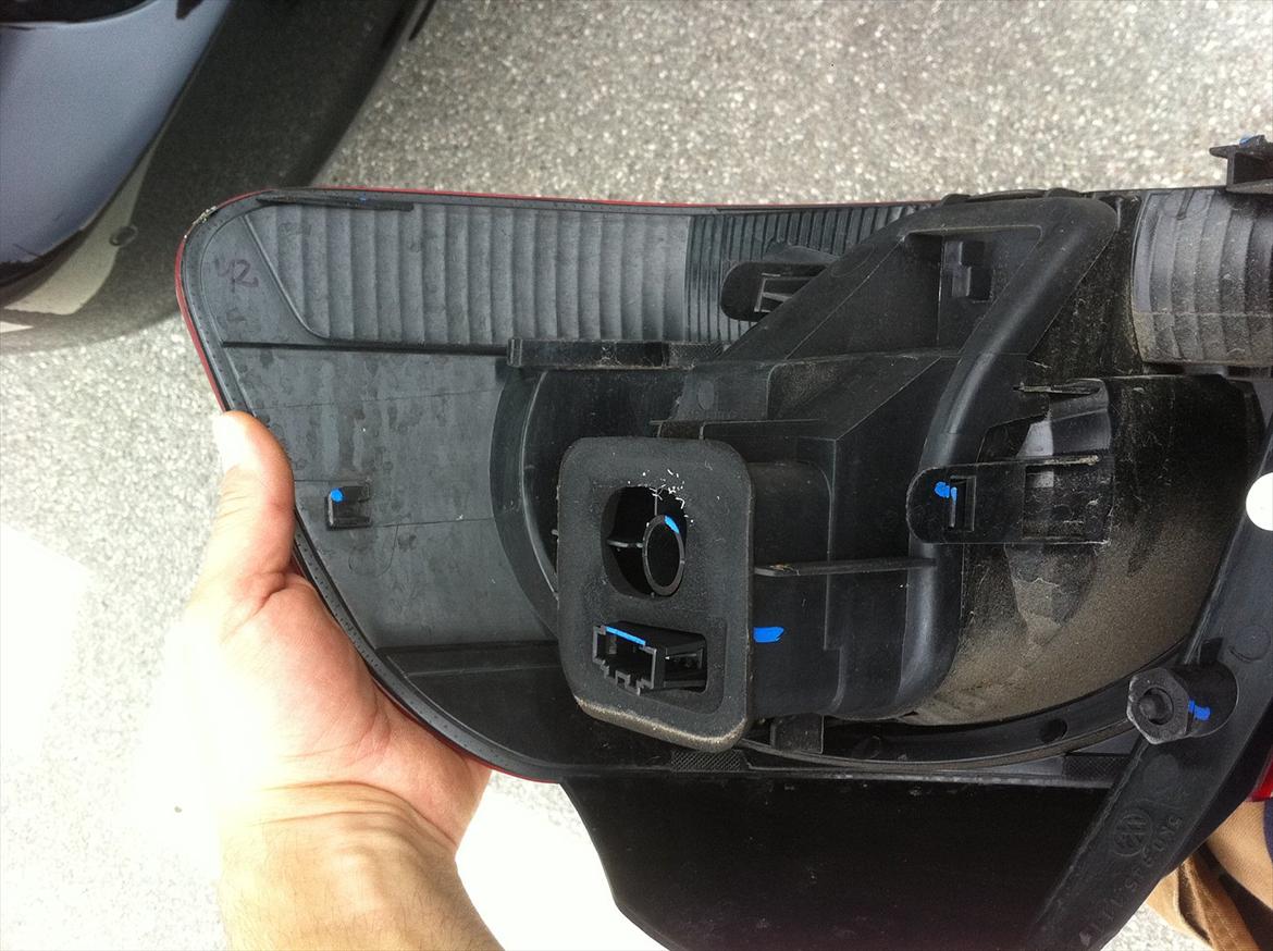 udskiftning af baglygter vw golf 6. - Den alm lygte på bagsiden. billede 17