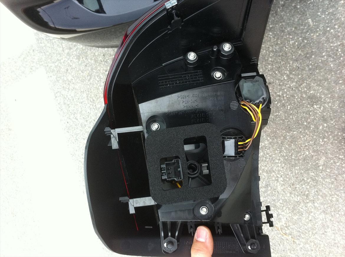 udskiftning af baglygter vw golf 6. - Bagsiden af den nye lygten. billede 21