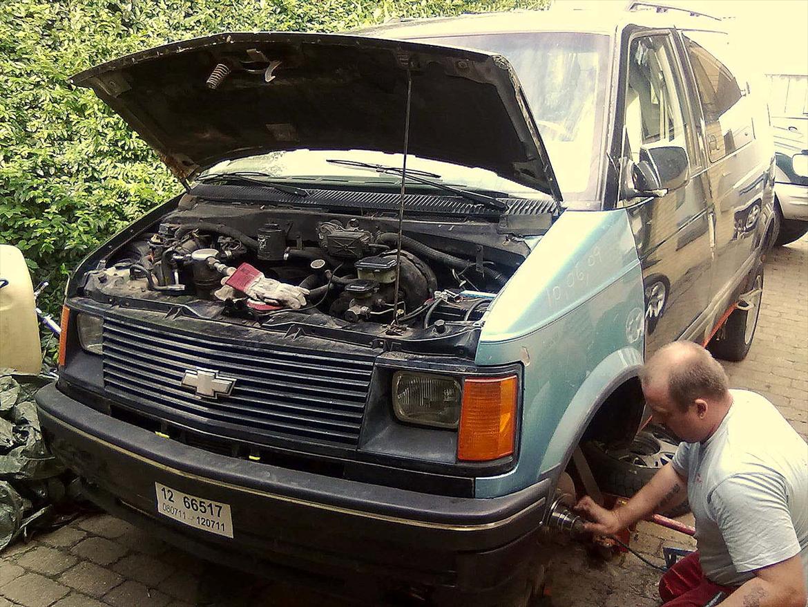 Astro van 1989 - Fra Skrot til Slot - Venstre forskærm er her skiftet....så der kommer et maleprojekt på et tidspunkt.... billede 37