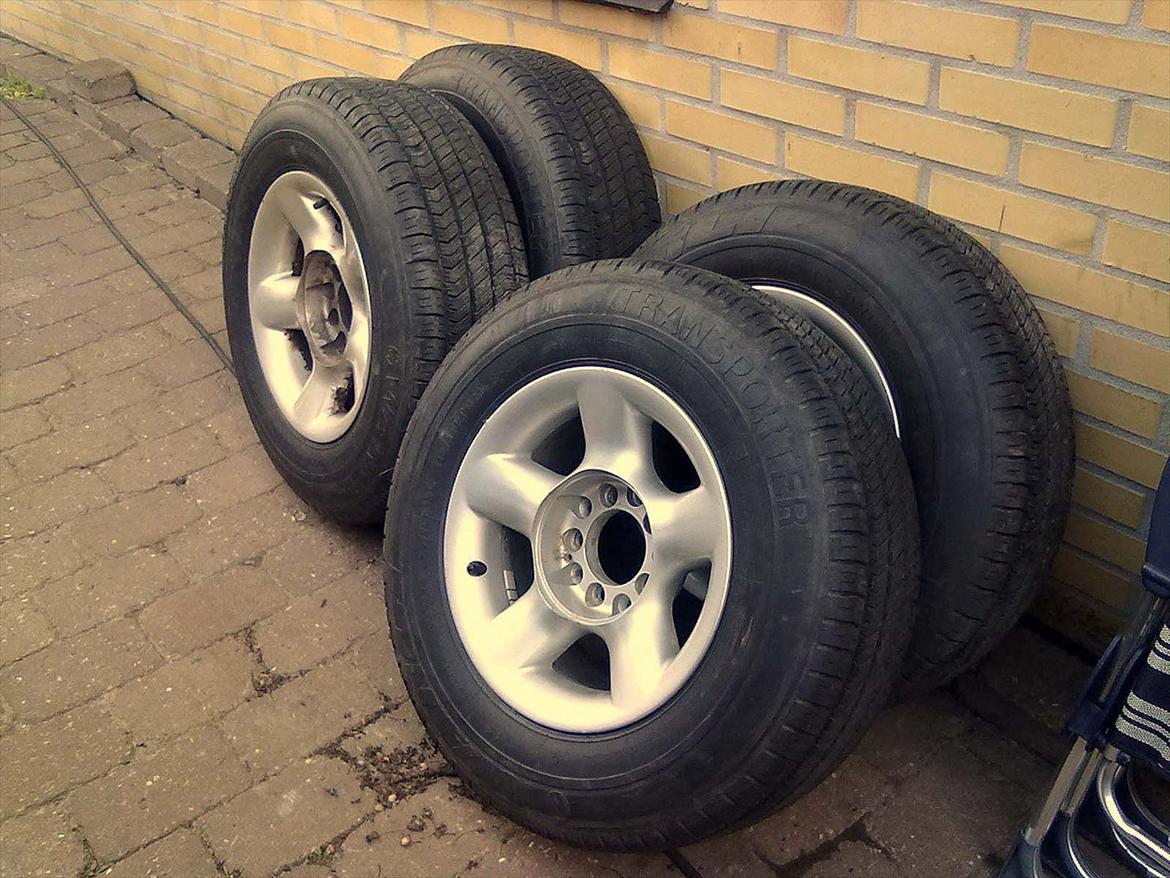 Astro van 1989 - Fra Skrot til Slot - Købt disse dæk incl fælge for sølle 1500 via DBA, desværre mangler centerpladen....men pyt, de er pænere end de originale fælge ! billede 41