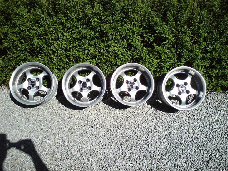 {{currentPhoto.altText}} billede {{currentPhoto.number}}