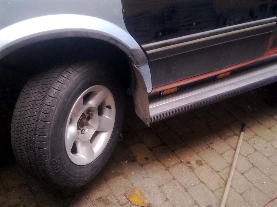 Astro van 1989 - Fra Skrot til Slot - Vrumm, her er de nye dæk + trinbrættet listet på - endnu dog kun for billedets skyld. billede 42