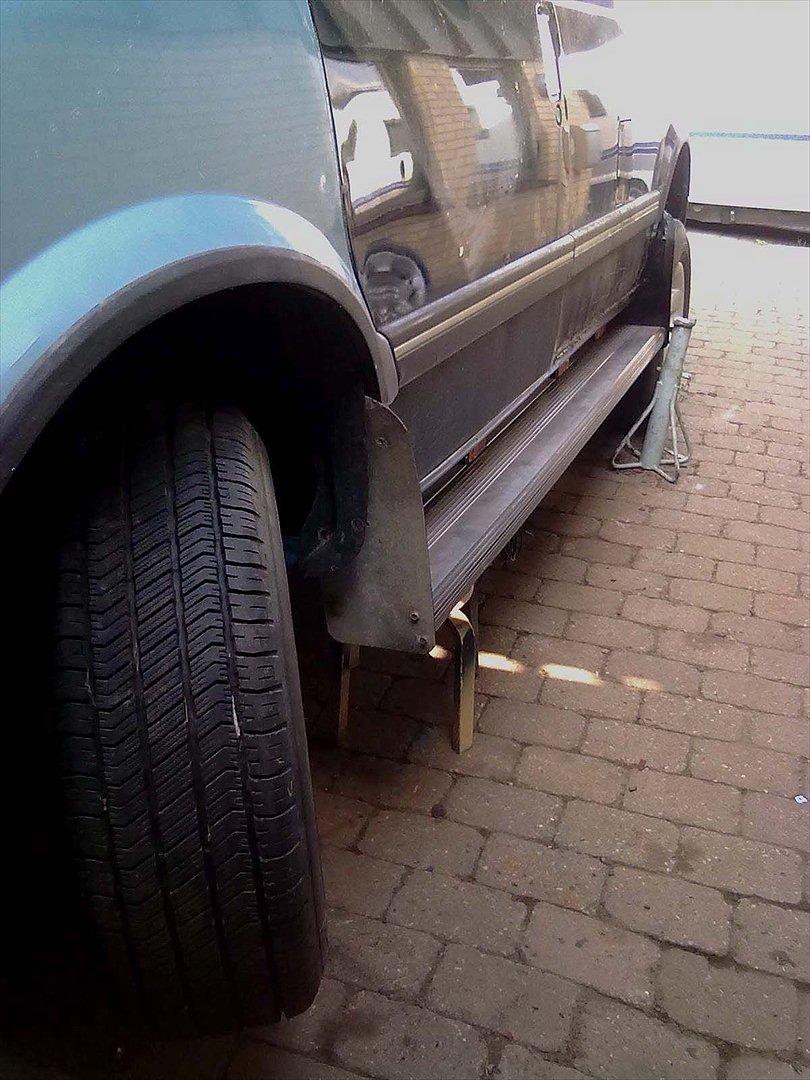 Astro van 1989 - Fra Skrot til Slot - Det bliver så smukt når trinbrætterne bliver fastmonteret. billede 43