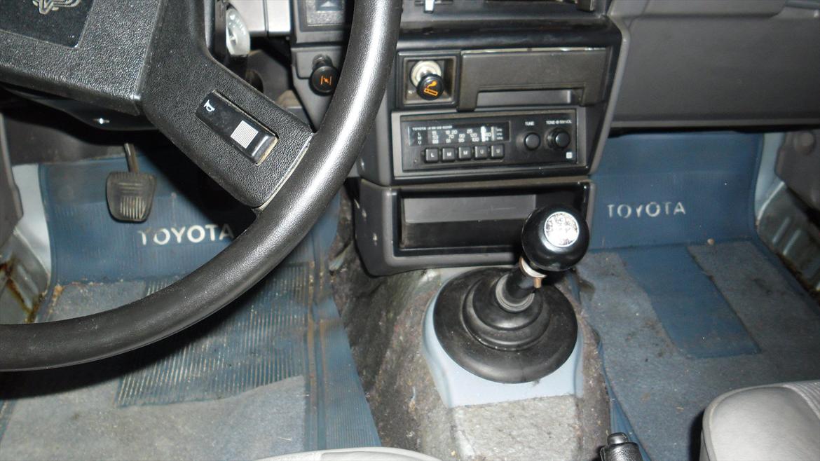 toyota starlet kp60 projekt - original radio, den er simpelhen så original  billede 36