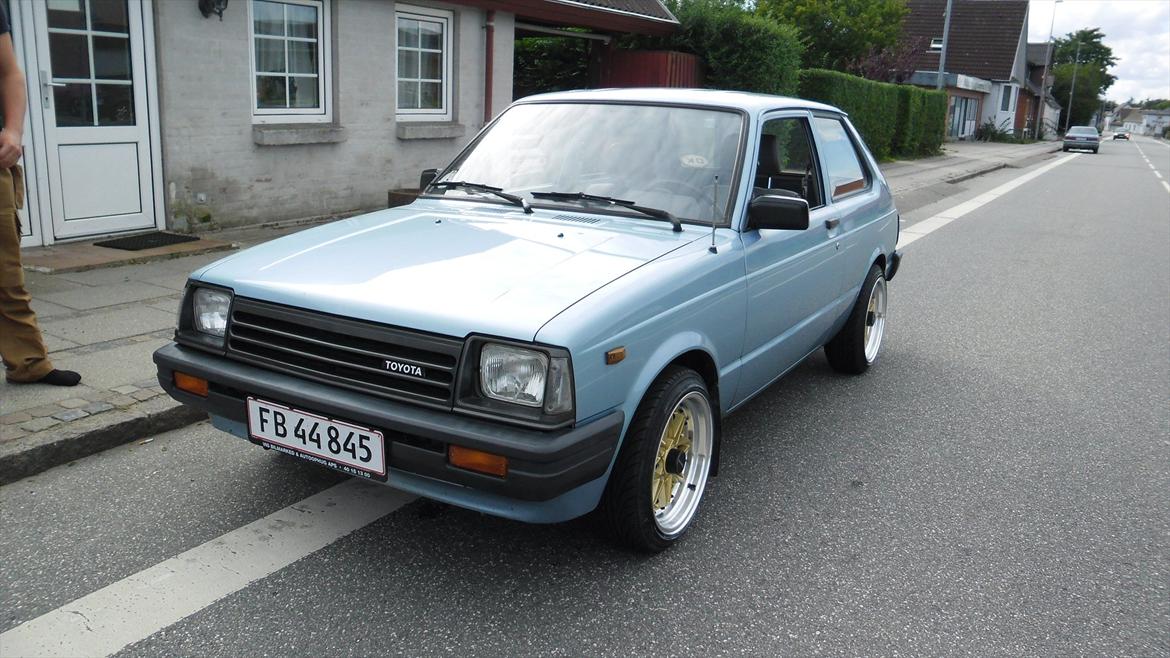 toyota starlet kp60 projekt - fælge monteret og det er bare lækkert :D billede 52
