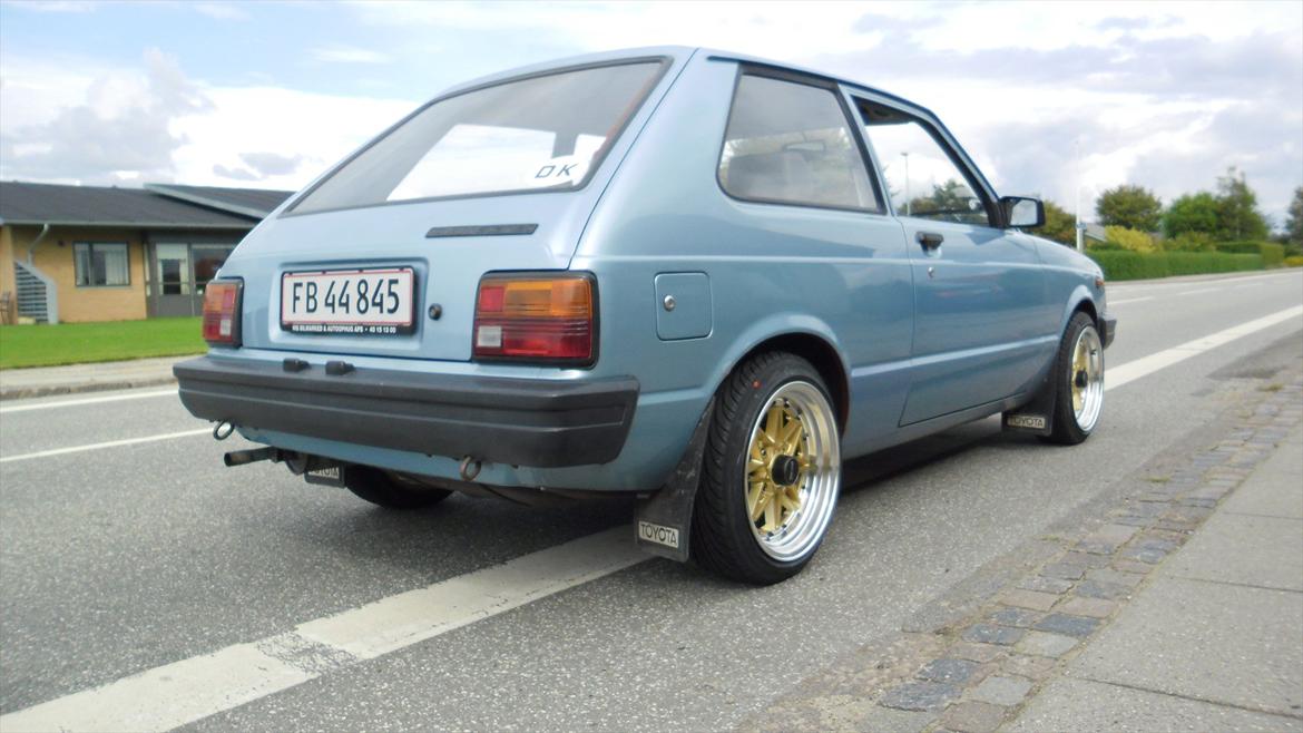 toyota starlet kp60 projekt - fælge monteret og det er bare lækkert :D billede 53