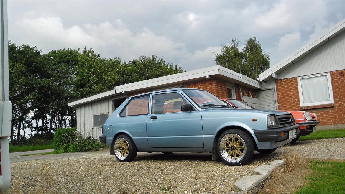toyota starlet kp60 projekt - fælge monteret og det er bare lækkert :D billede 54