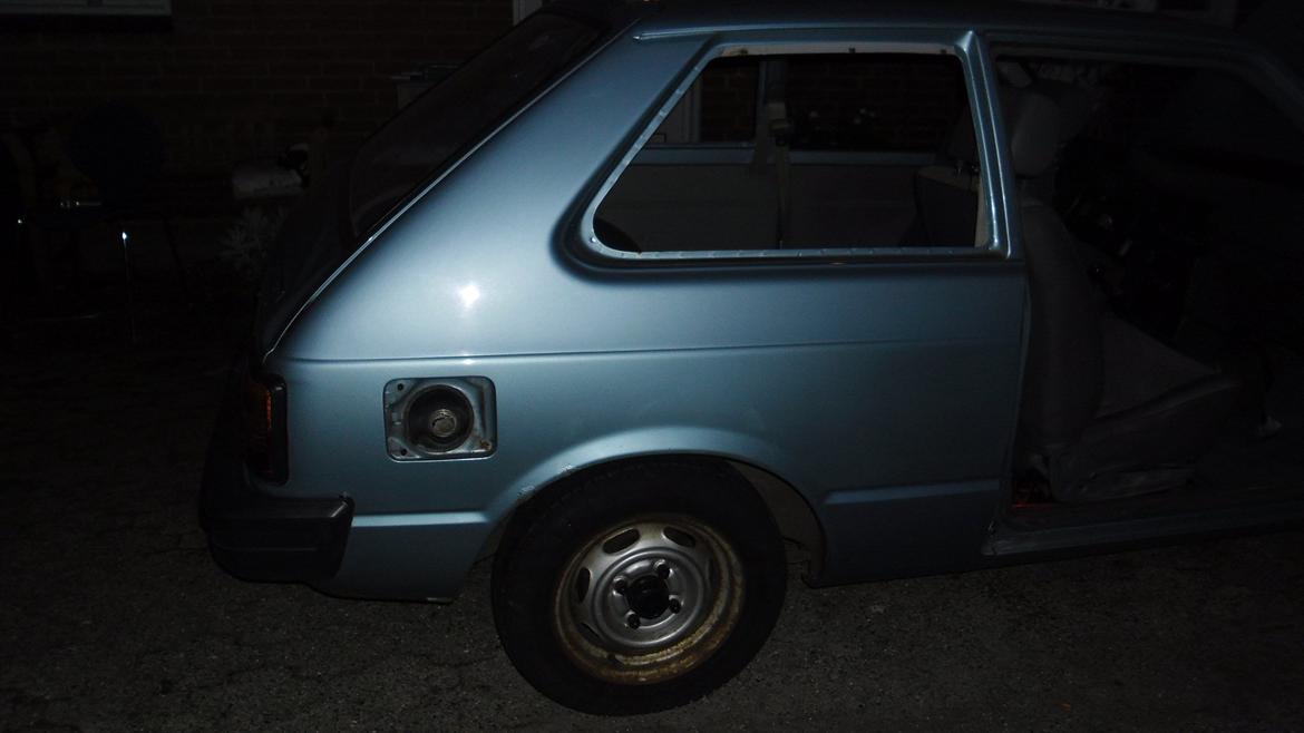 toyota starlet kp60 projekt - bilen skilt ad. og gjort klart til at få malt de ting der skal laves billede 60