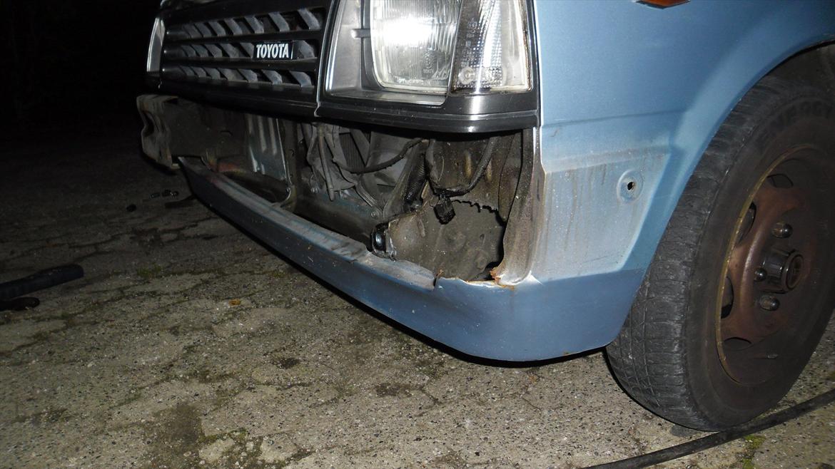 toyota starlet kp60 projekt - bilen skilt ad. og gjort klart til at få malt de ting der skal laves billede 61