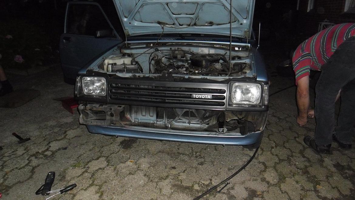 toyota starlet kp60 projekt - bilen skilt ad. og gjort klart til at få malt de ting der skal laves billede 64