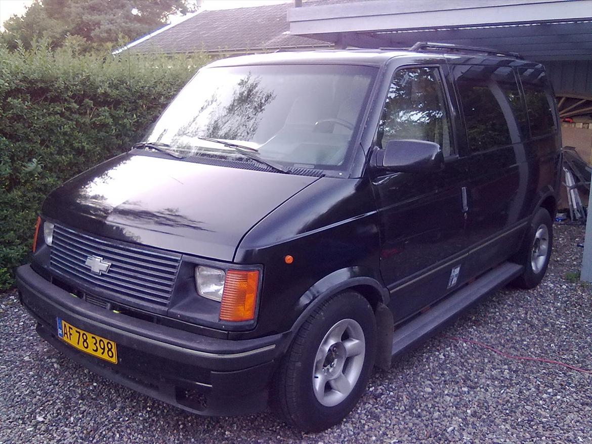 Astro van 1989 - Fra Skrot til Slot - I skrivens stund ser min Astro Van sådan ud - men sådan så den sgu ikke ud fra starten ! Klik dig frem, billede for billede og se hvad der er gjort for rimelige penge og næsten alt er købt brugt (pånær reservedele..)
 billede 1