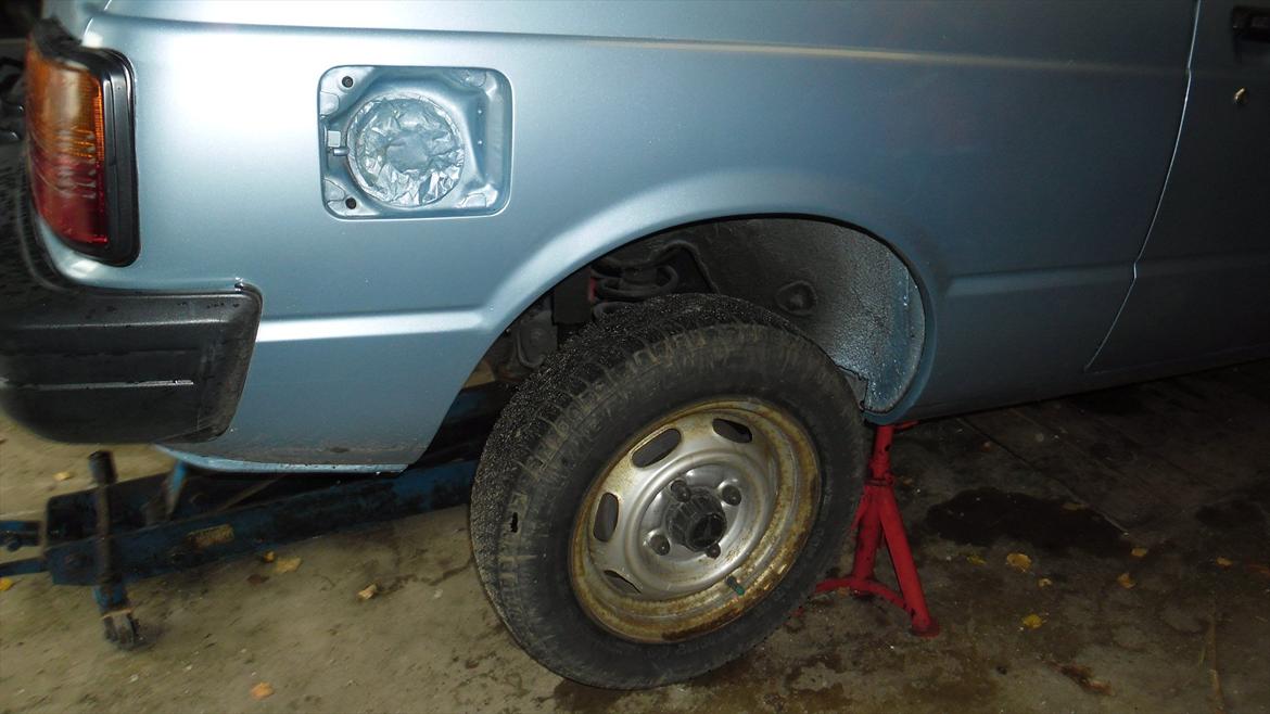 toyota starlet kp60 projekt - ved at samle bil efter den har fået lavet sine lakskader billede 69