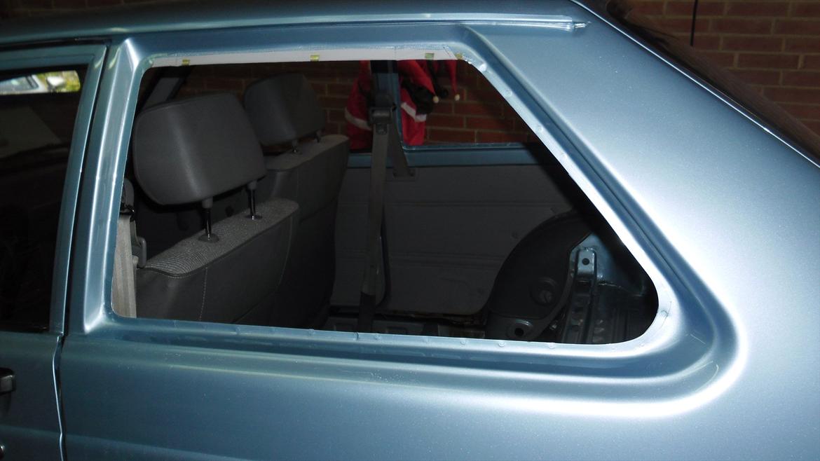 toyota starlet kp60 projekt - ved at samle bil efter den har fået lavet sine lakskader billede 71