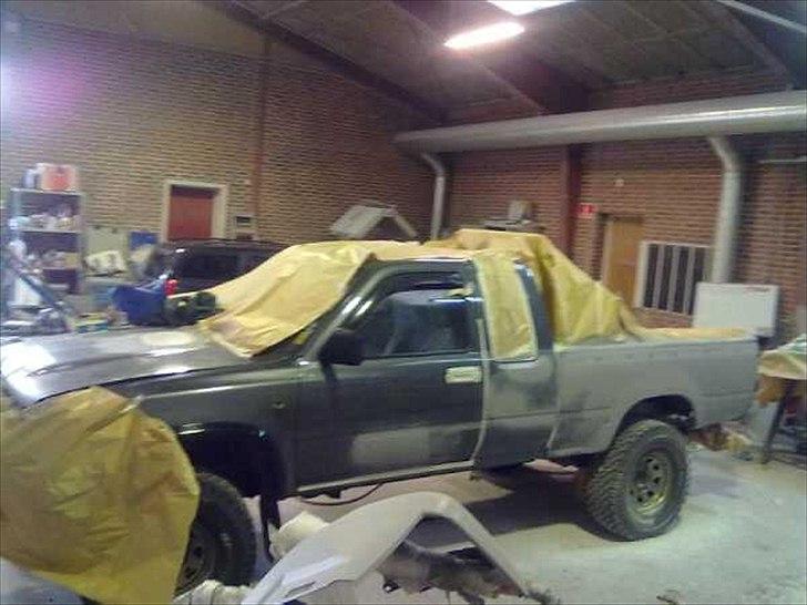 Rustarbejde, omlakering og undervognsbehandling - Spartling og grunder efter den er færdigsvejst over alt. billede 22