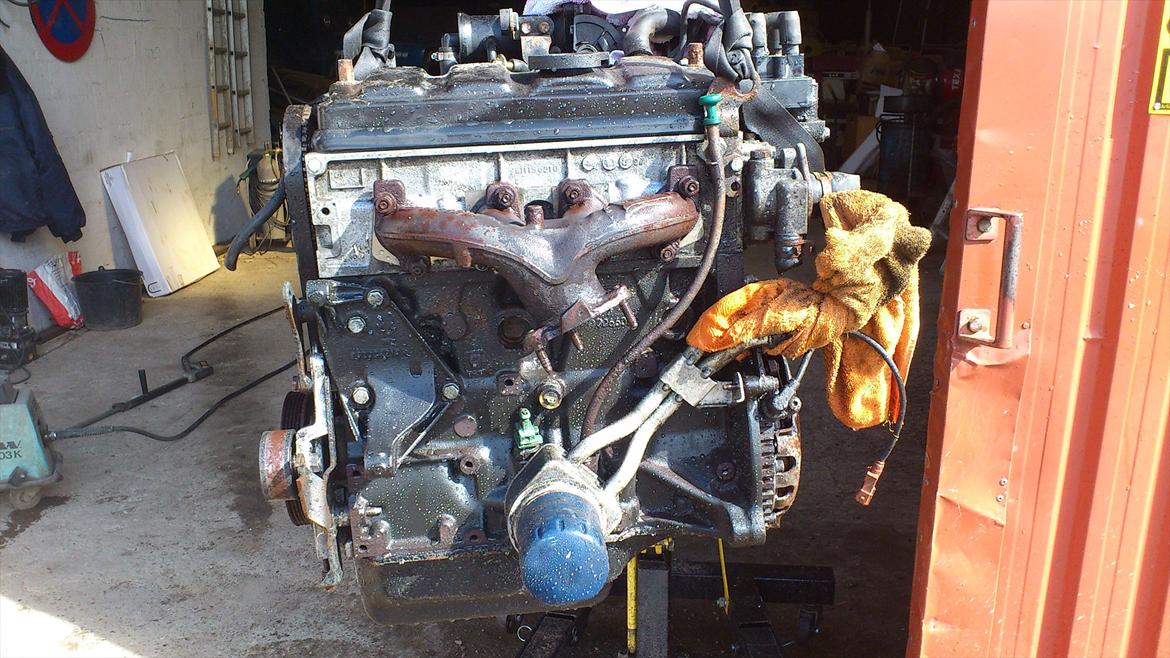 peugeot 106 rallye motor skift - så bliv motoren vasket. billede 6