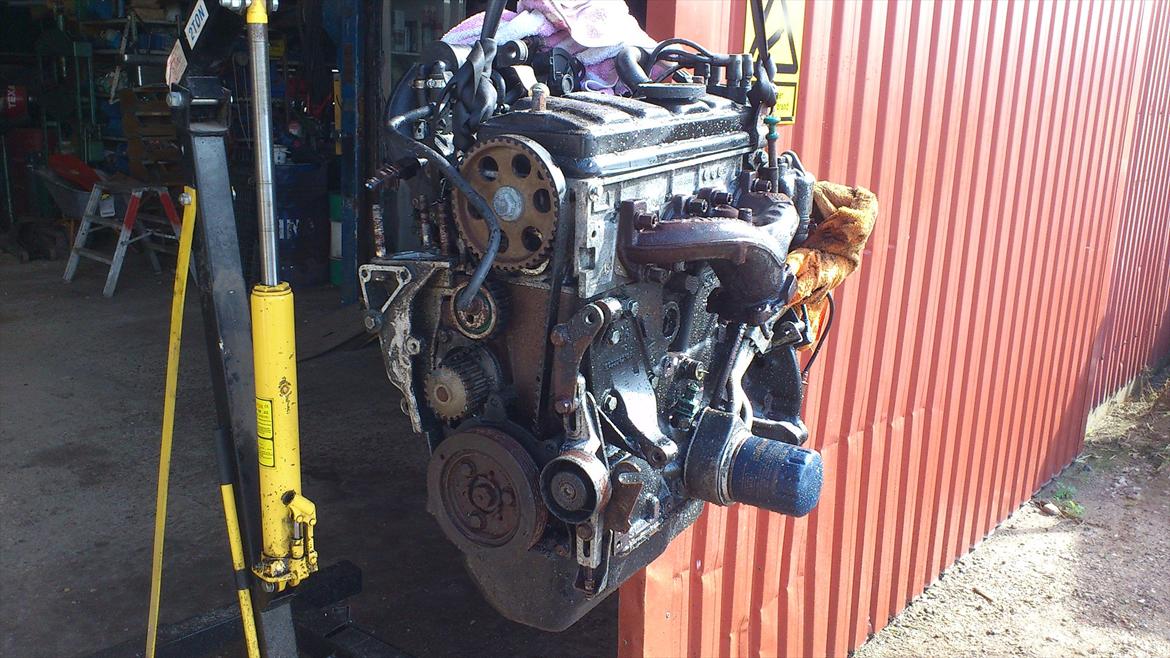 peugeot 106 rallye motor skift - så bliv motoren vasket. billede 7