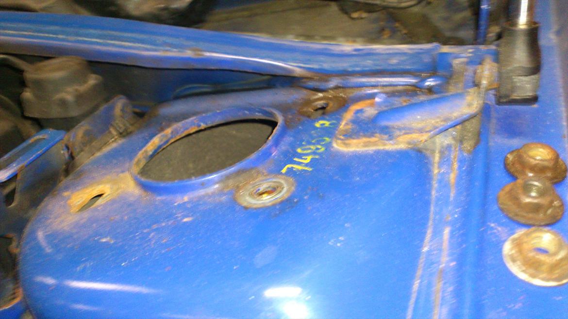 peugeot 106 rallye motor skift - tårnet skal ud. 13mm bolte 3 styk. billede 17