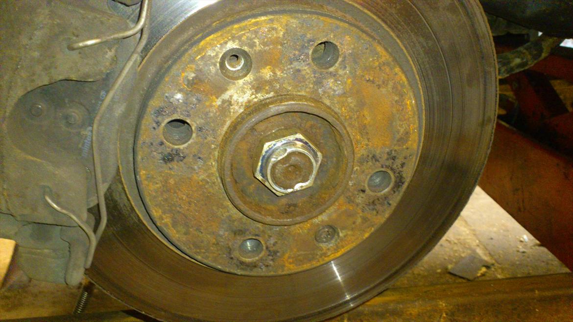 peugeot 106 rallye motor skift - træk-akslen skal jo også af. 30mm bolt. billede 18