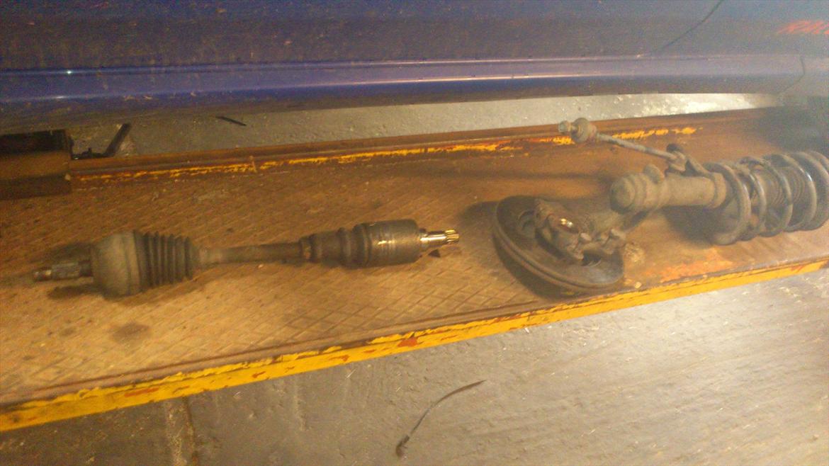 peugeot 106 rallye motor skift - også hiver man akslen ud uden problemer.  billede 20