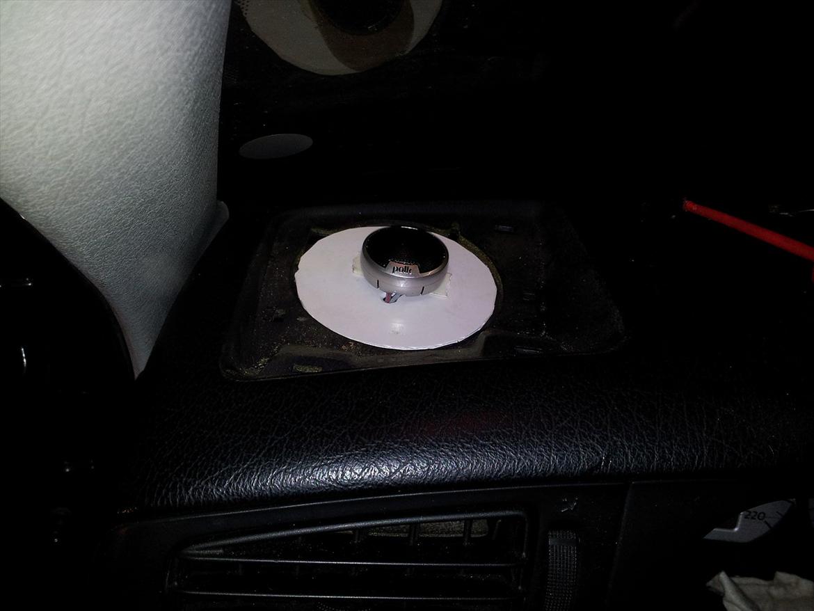 Støjdæmpning af golf3, Døre + nye højtalere. - Hjemmelavet plade til diskanten, så den kan side i de originale huller.
pladen monteres med fonoseal. billede 6